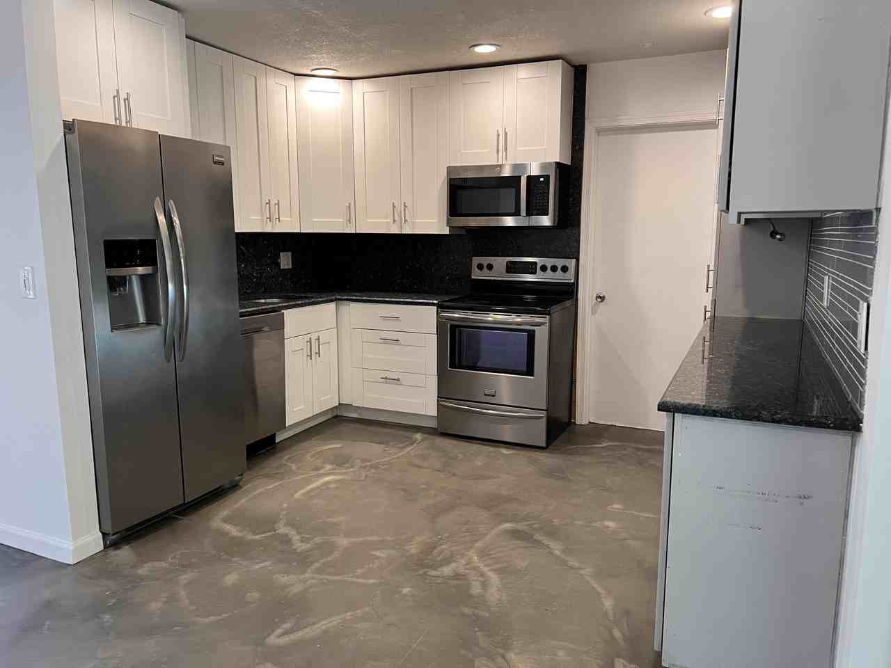 9596 Richmond Cir - Photo 4 of 10