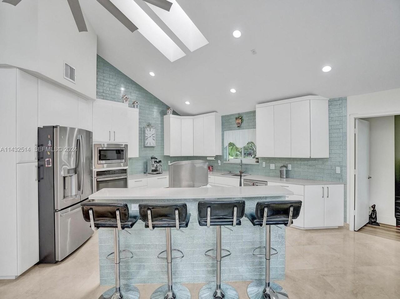 4495 Woodfield Blvd - Photo 6 of 37