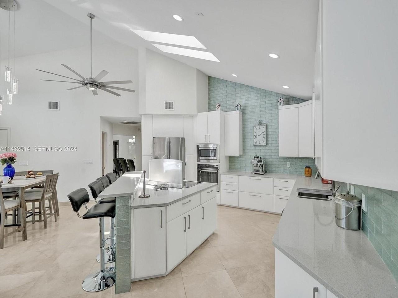 4495 Woodfield Blvd - Photo 7 of 37