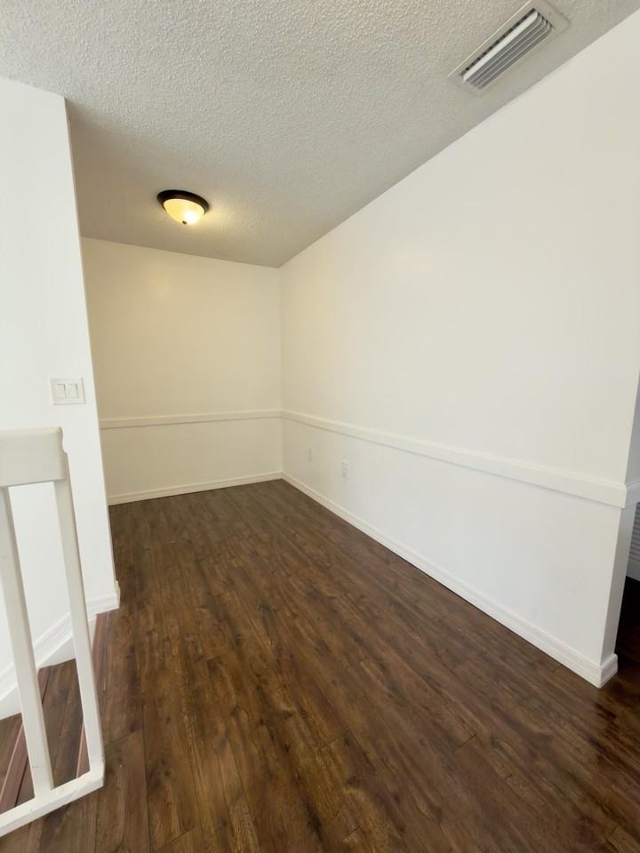 3154 Nw 72nd Ave - Photo 4 of 25