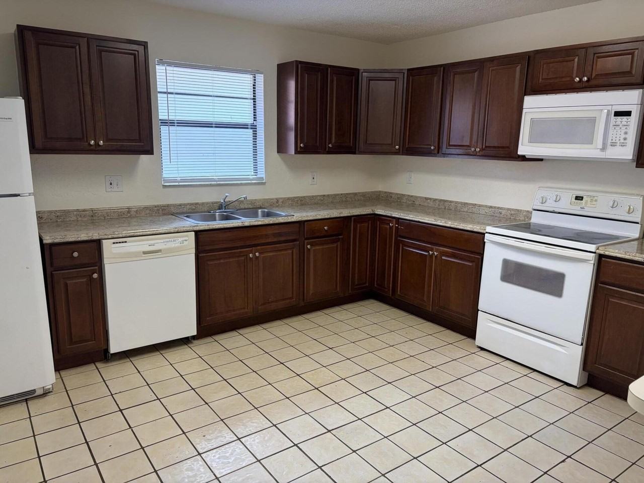 1303 Hempstead St - Photo 3 of 23