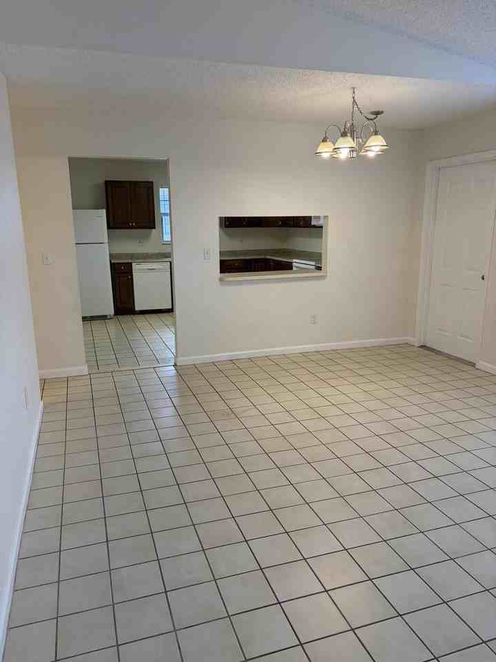 1303 Hempstead St - Photo 5 of 23