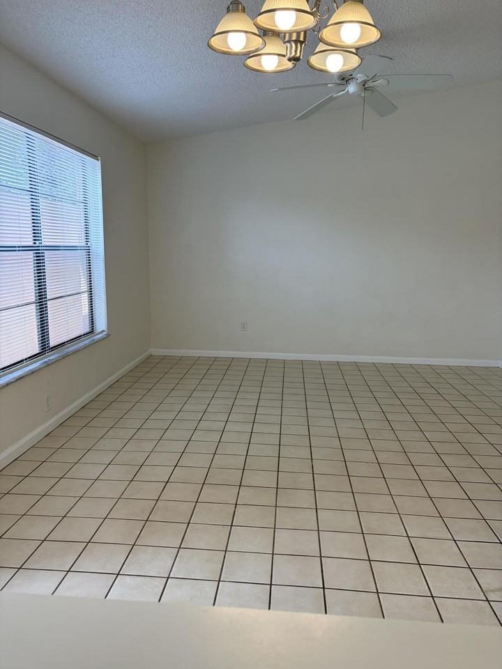 1303 Hempstead St - Photo 6 of 23