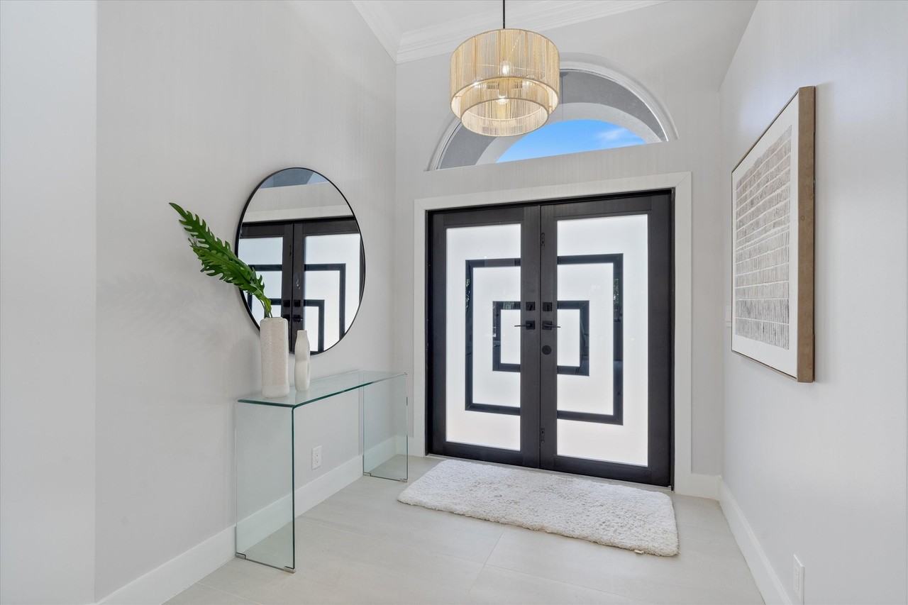 1132 Ne 3rd Ave - Photo 6 of 36