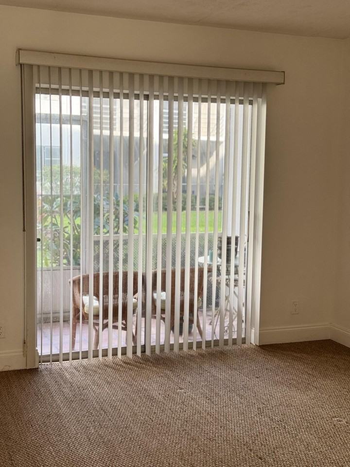 4500 N Flagler Dr #D2 - Photo 3 of 15