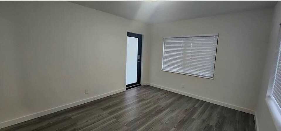 1836 Lincoln St #1 - Photo 3 of 16