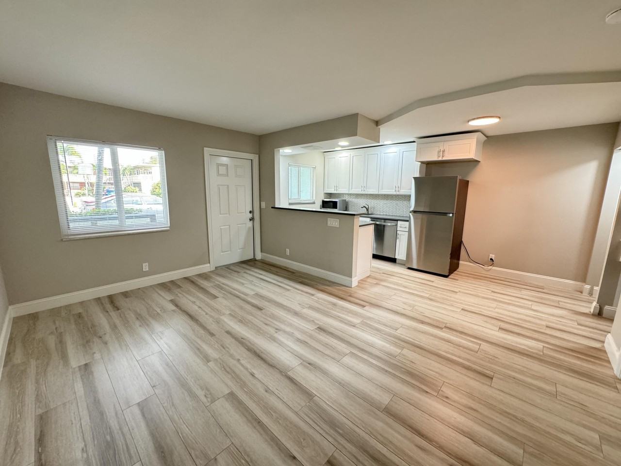 306 E Ocean Ave #106 - Photo 3 of 11