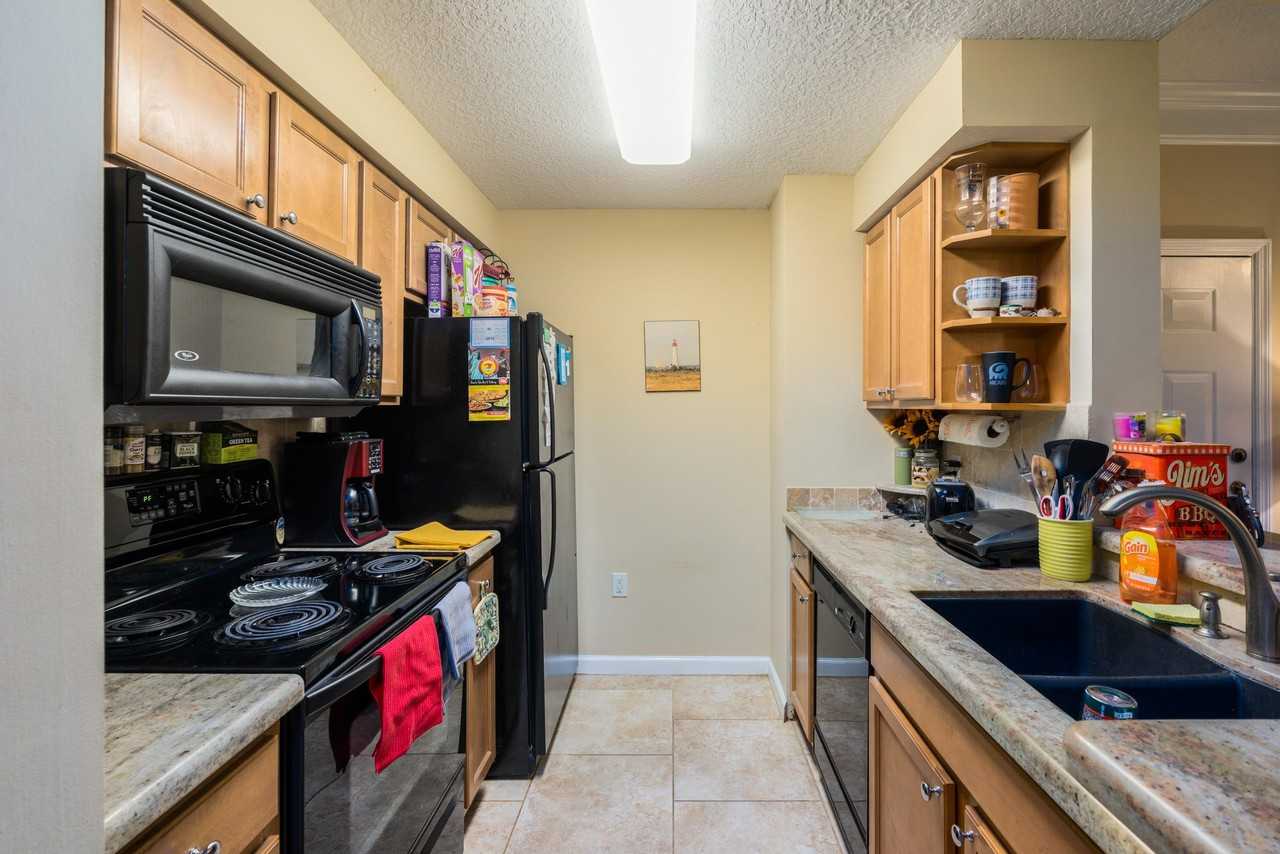 2106 Myrtlewood Cir E - Photo 2 of 9