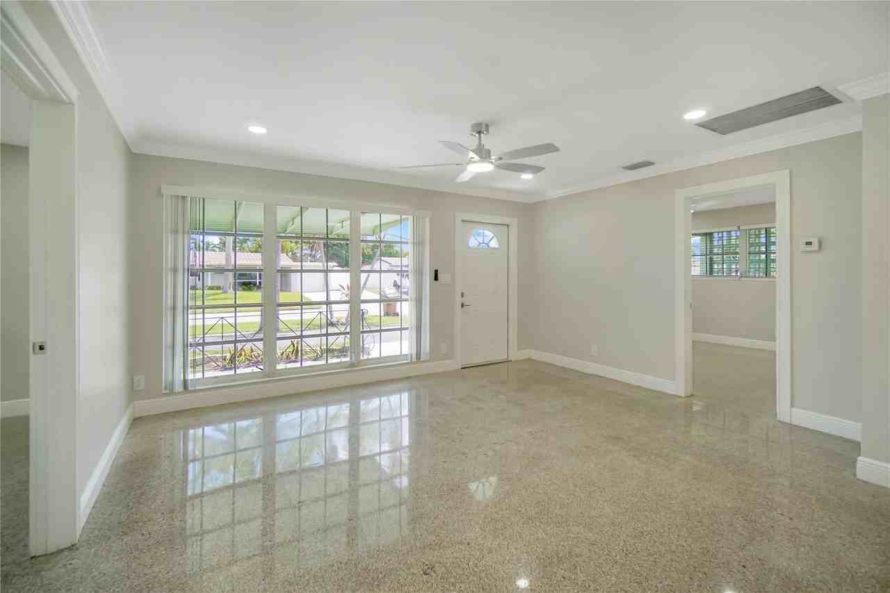917 Se 15th Ct - Photo 5 of 28