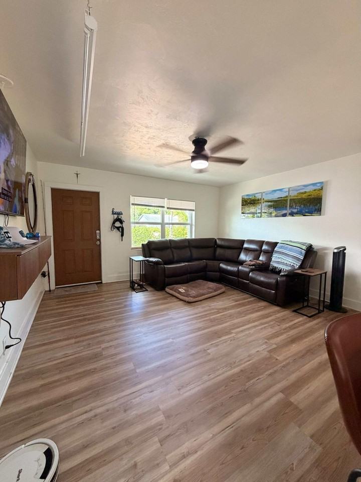 175 E 24th St - Photo 4 of 28