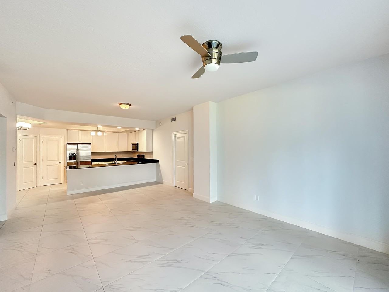 312 Bay Colony Dr N #312 - Photo 5 of 31