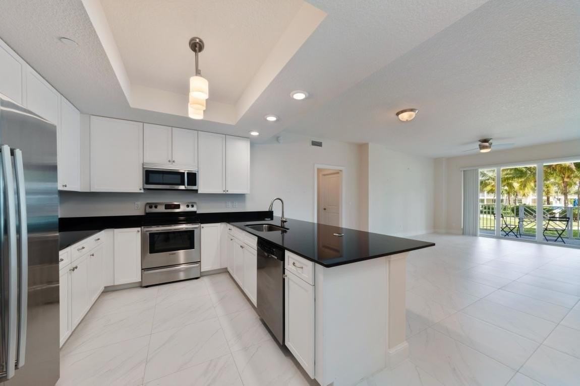 312 Bay Colony Dr N #312 - Photo 6 of 31