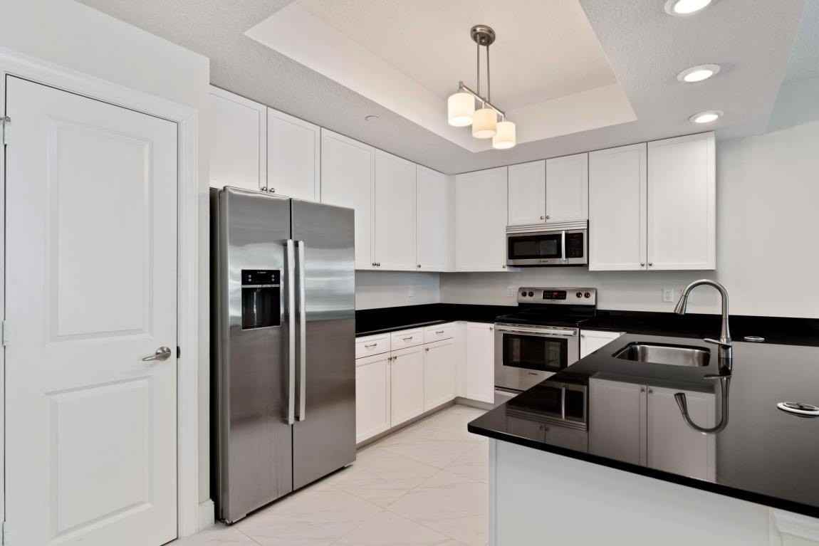 312 Bay Colony Dr N #312 - Photo 7 of 31
