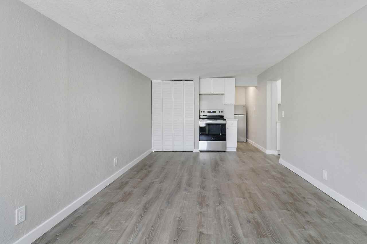 711 4th Ave S #709 - Photo 2 of 13
