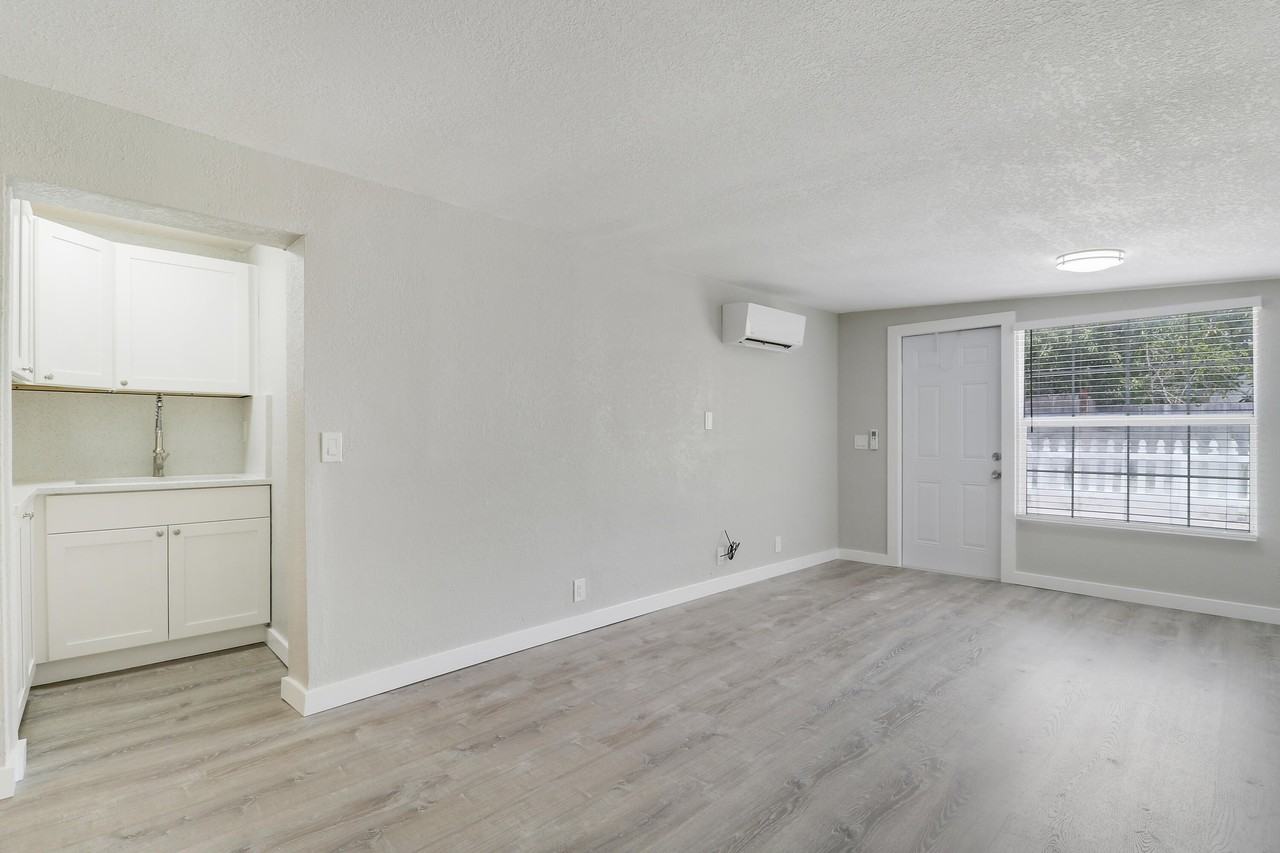 711 4th Ave S #709 - Photo 4 of 13