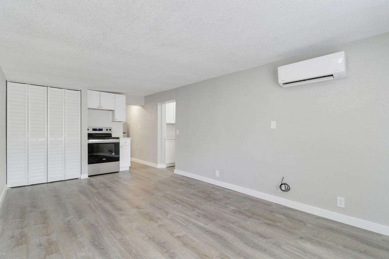 711 4th Ave S #709 - Photo 6 of 13