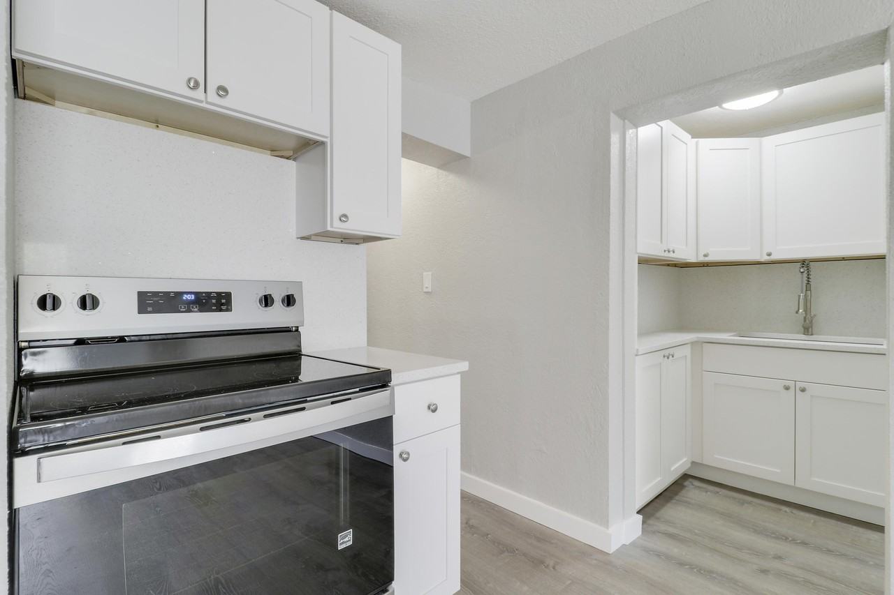 711 4th Ave S #709 - Photo 7 of 13