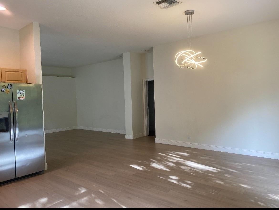 7953 Nw 70th Ave - Photo 5 of 11