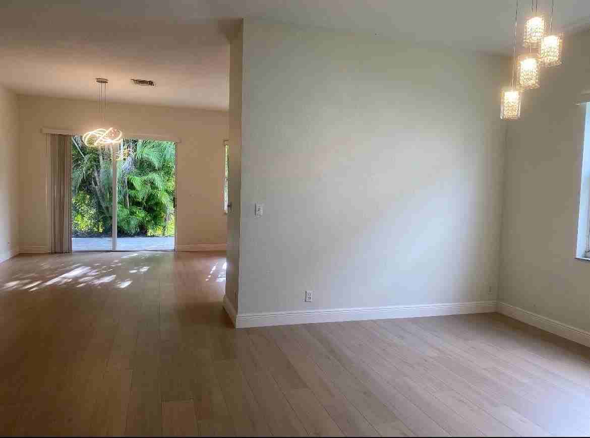 7953 Nw 70th Ave - Photo 7 of 11