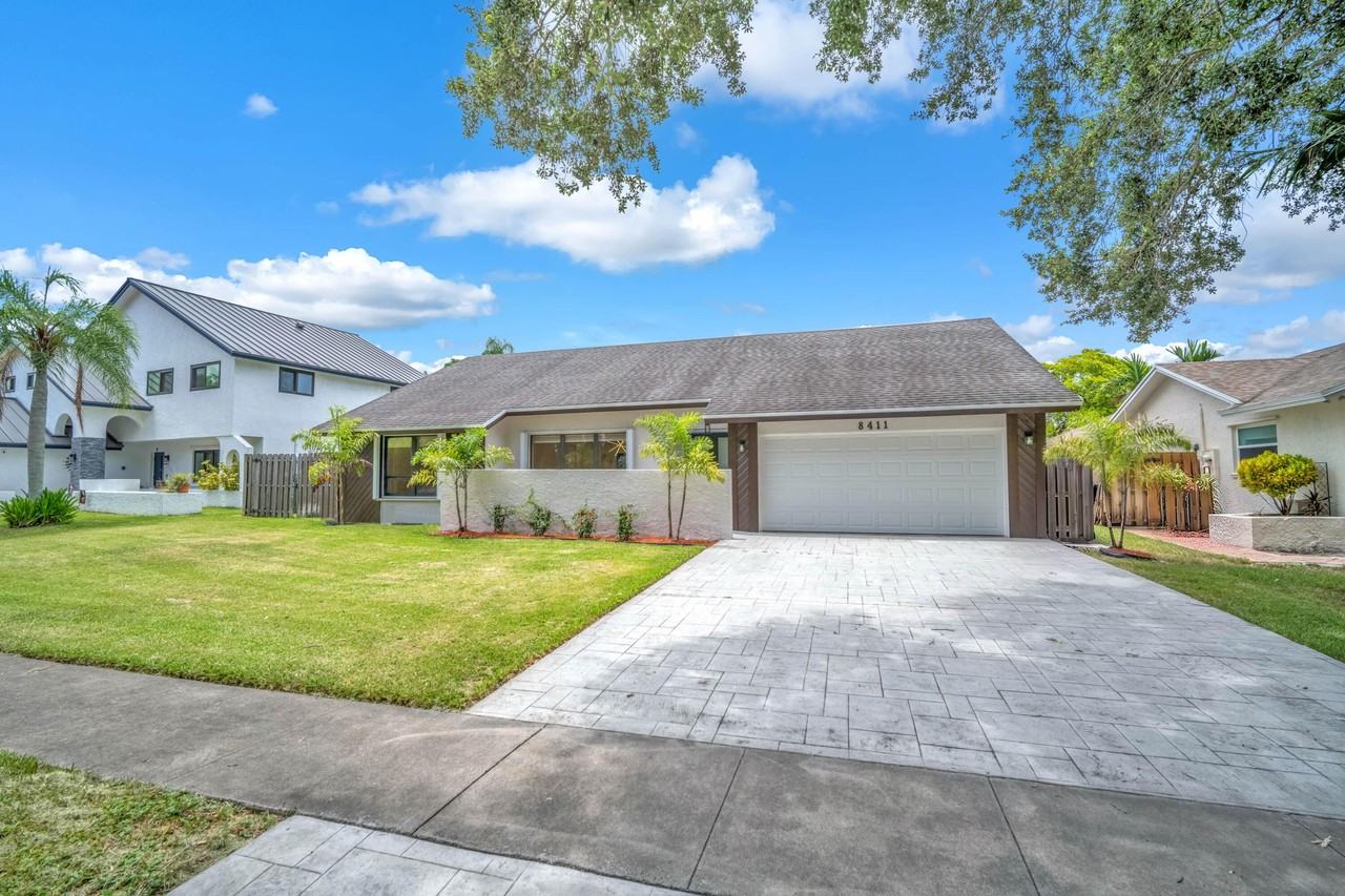 8411 Sw 57th St - Photo 3 of 43