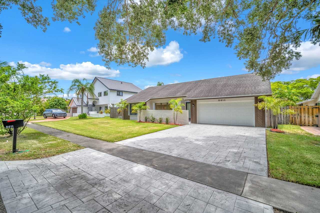 8411 Sw 57th St - Photo 4 of 43