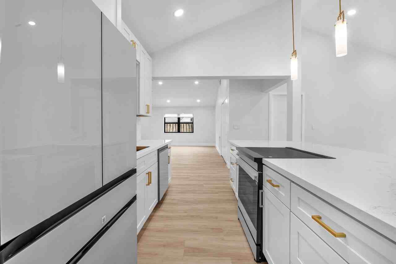 8411 Sw 57th St - Photo 7 of 43