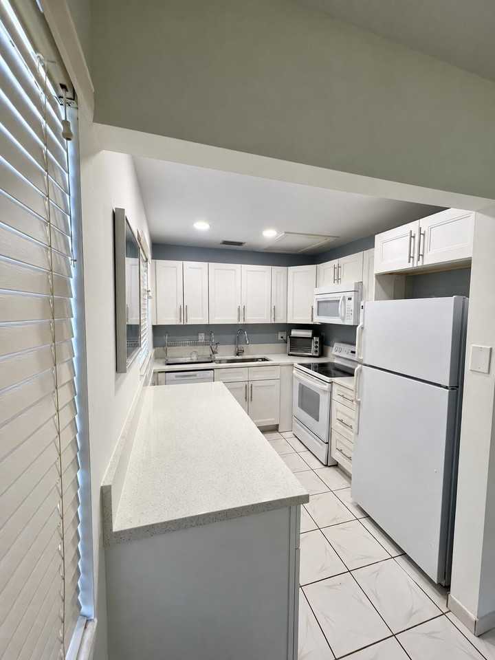 164 Mansfield D - Photo 2 of 13