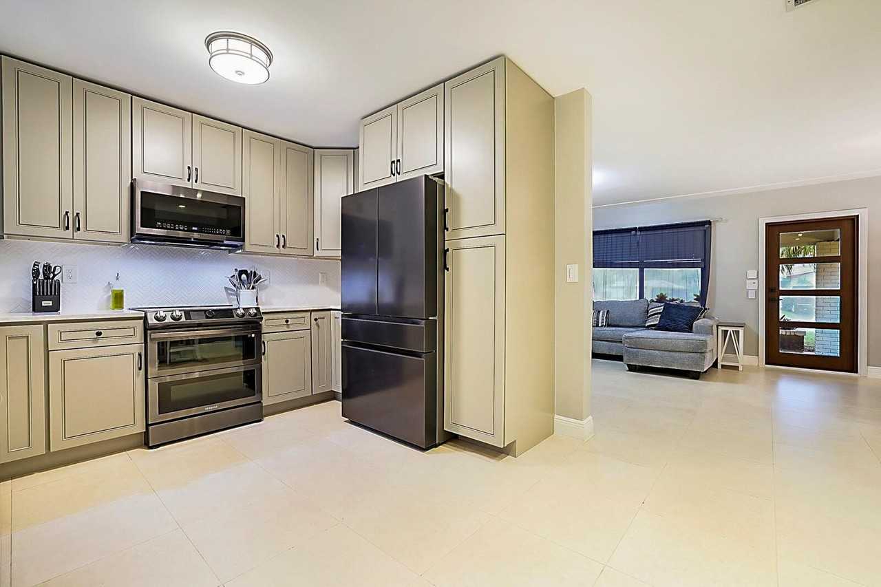 1701 Sw 32nd Ct - Photo 2 of 25