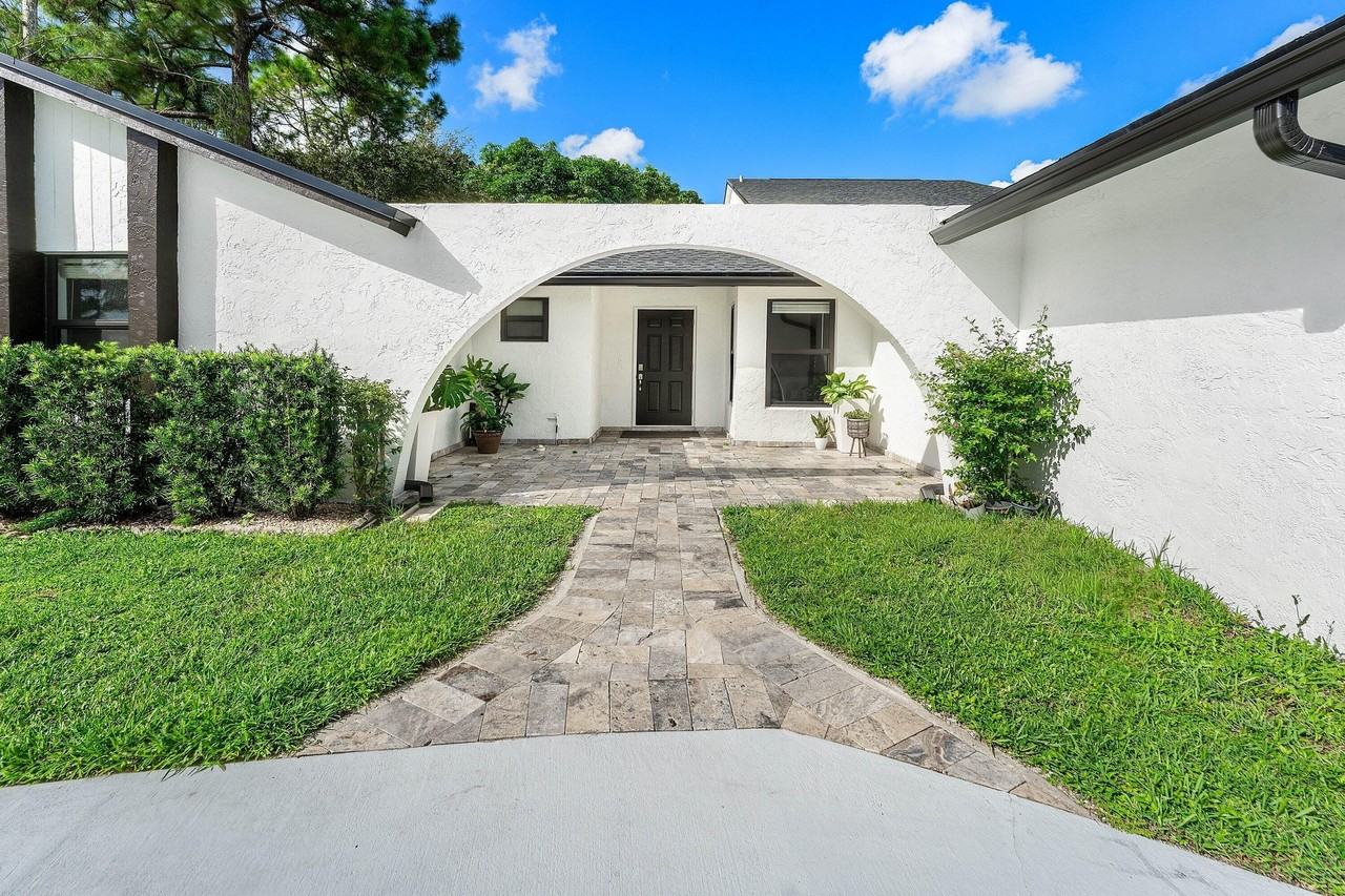 13645 Exotica Ln - Photo 4 of 50