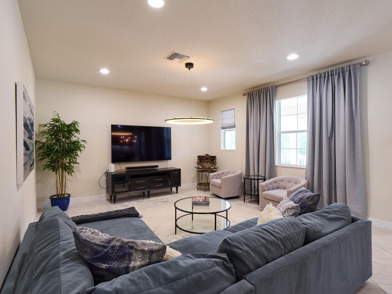 1080 Community Dr - Photo 3 of 33