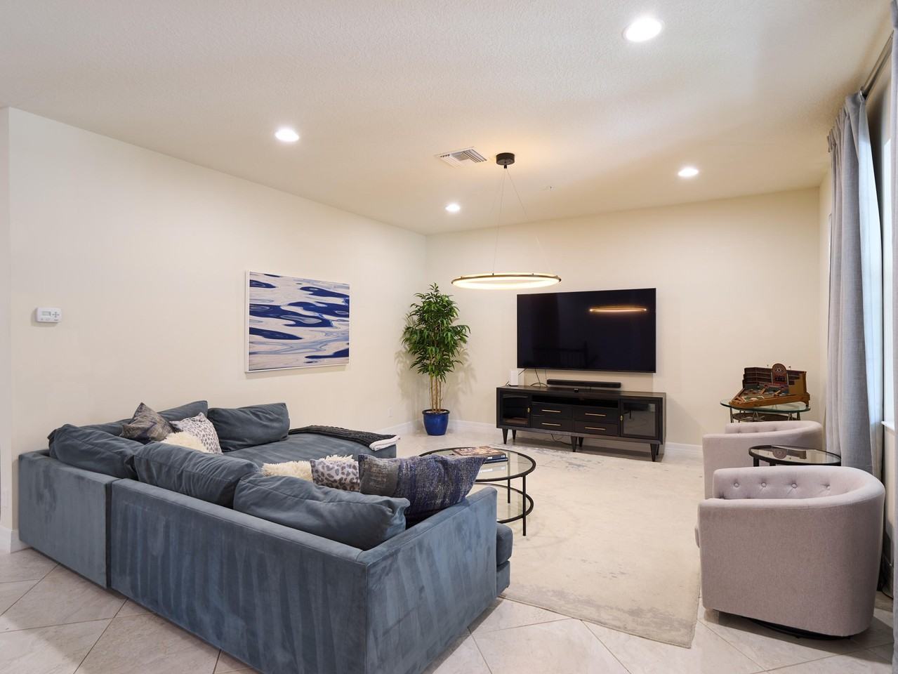 1080 Community Dr - Photo 4 of 33