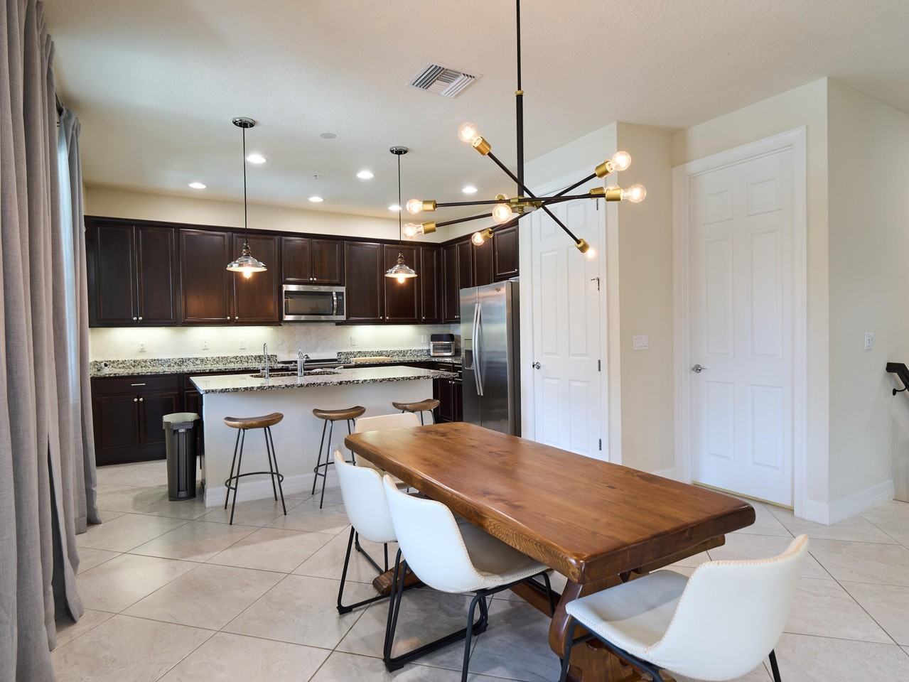 1080 Community Dr - Photo 6 of 33