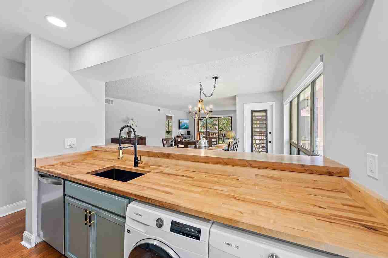 130 Brackenwood Rd - Photo 3 of 43