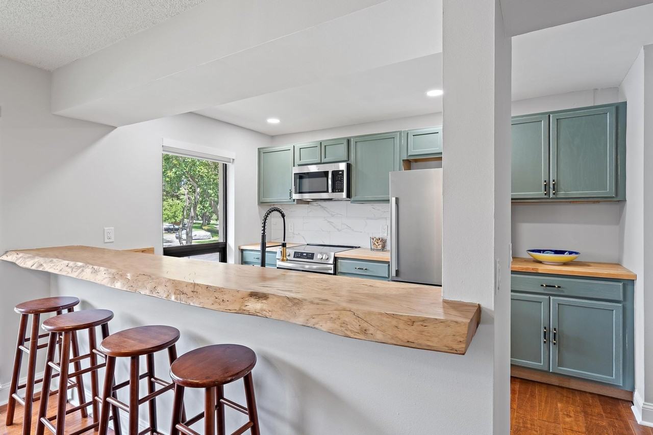 130 Brackenwood Rd - Photo 4 of 43