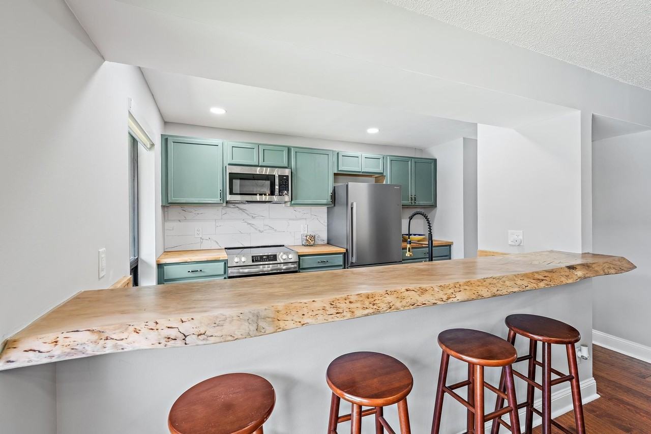 130 Brackenwood Rd - Photo 5 of 43
