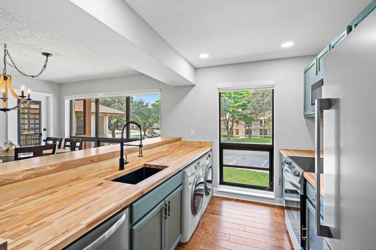 130 Brackenwood Rd - Photo 6 of 43