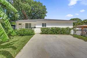 featured image of 830 Nw 19th Ter