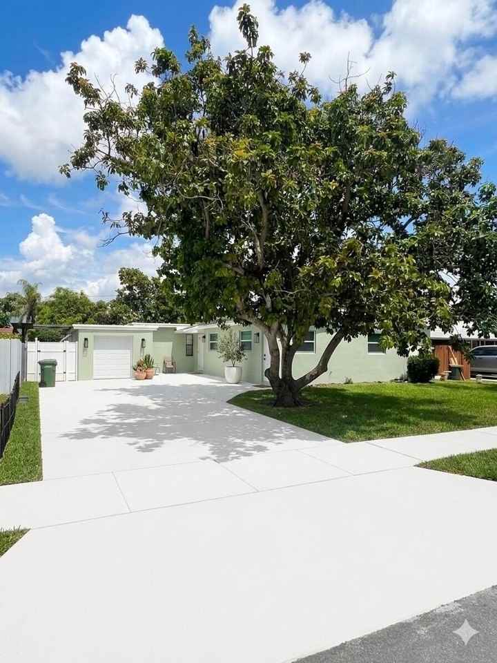 6741 Nw 8th St - Photo 3 of 14