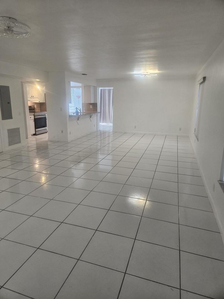 2141 Sw 23rd Ave - Photo 2 of 12