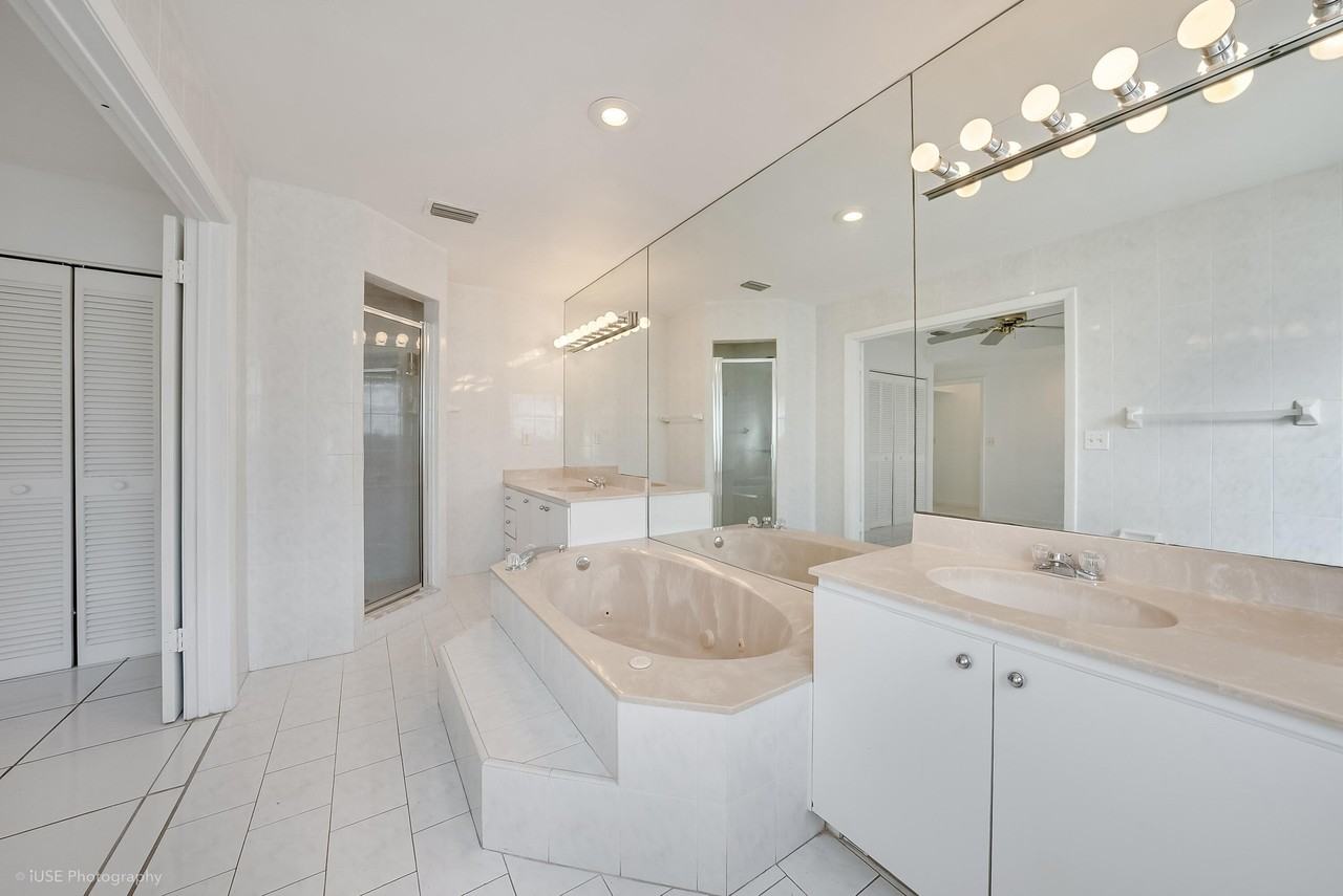 2141 Sw 23rd Ave - Photo 4 of 12