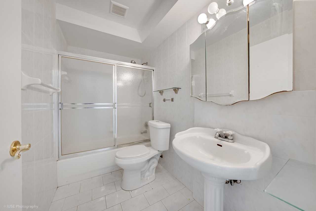 2141 Sw 23rd Ave - Photo 6 of 12