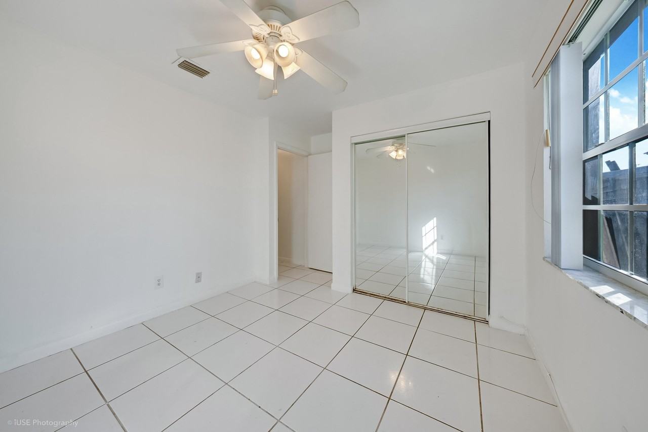 2141 Sw 23rd Ave - Photo 7 of 12