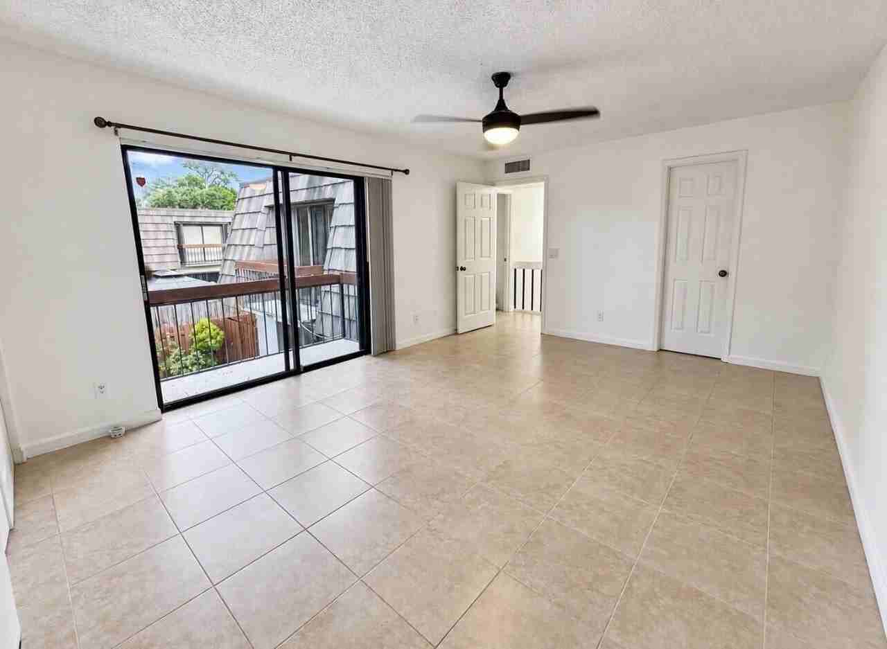 4039 Palm Bay Cir #B - Photo 6 of 33