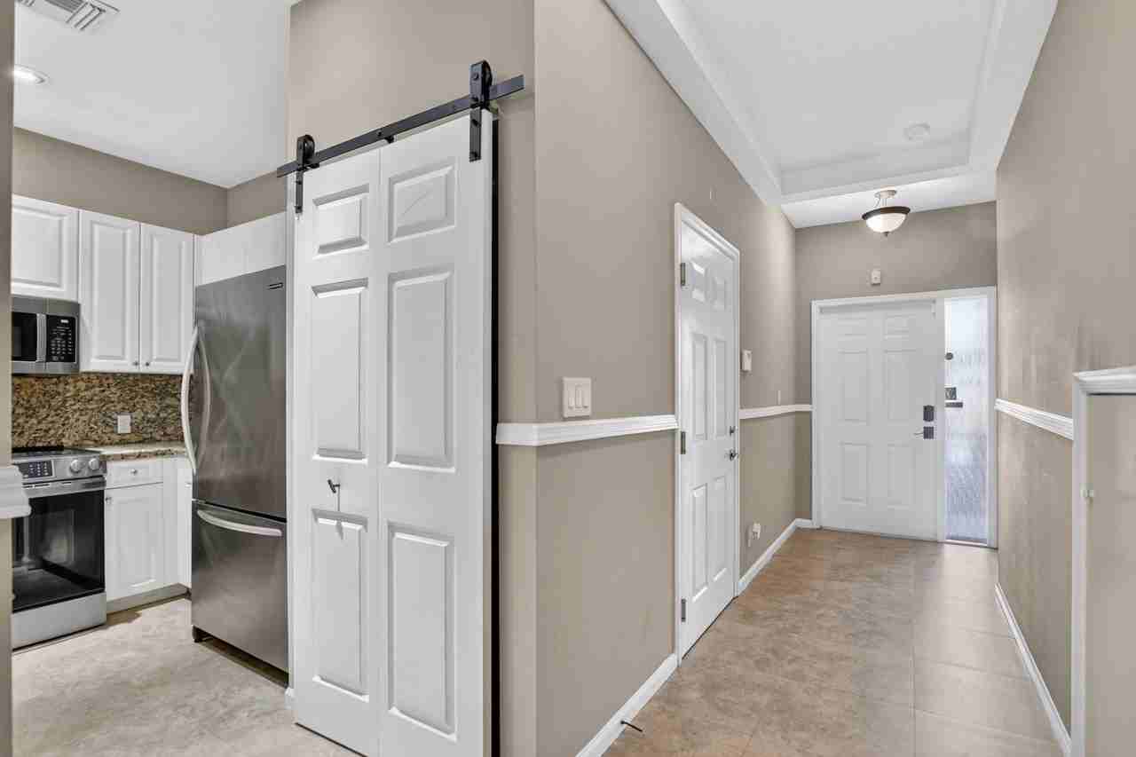 2557 Riverside Dr - Photo 7 of 39