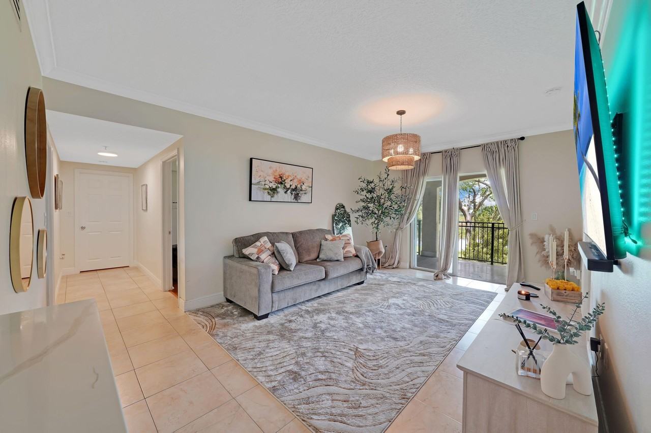 231 Sw 116th Ave #19208 - Photo 2 of 36