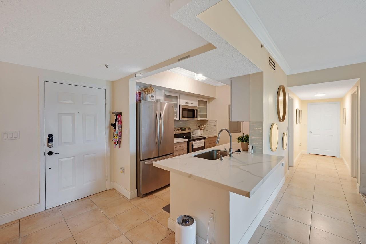 231 Sw 116th Ave #19208 - Photo 4 of 36