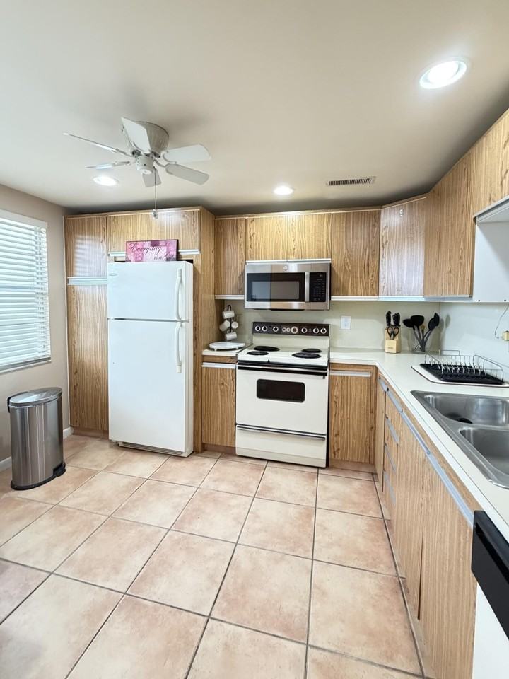 2101 Lucaya Bnd - Photo 5 of 29