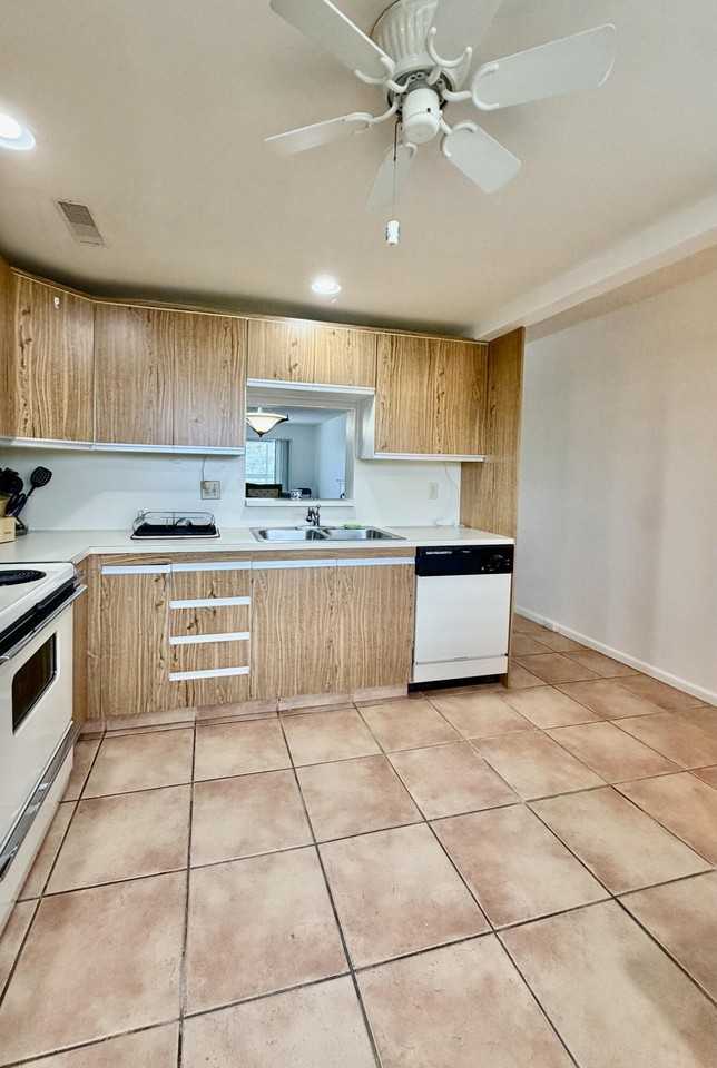 2101 Lucaya Bnd - Photo 6 of 29