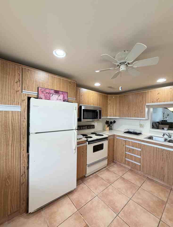 2101 Lucaya Bnd - Photo 7 of 29