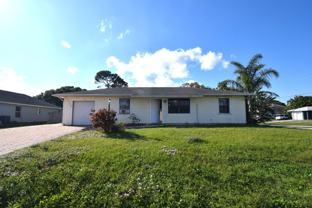 1102 Sw Hibiscus St - Photo 1 of 1